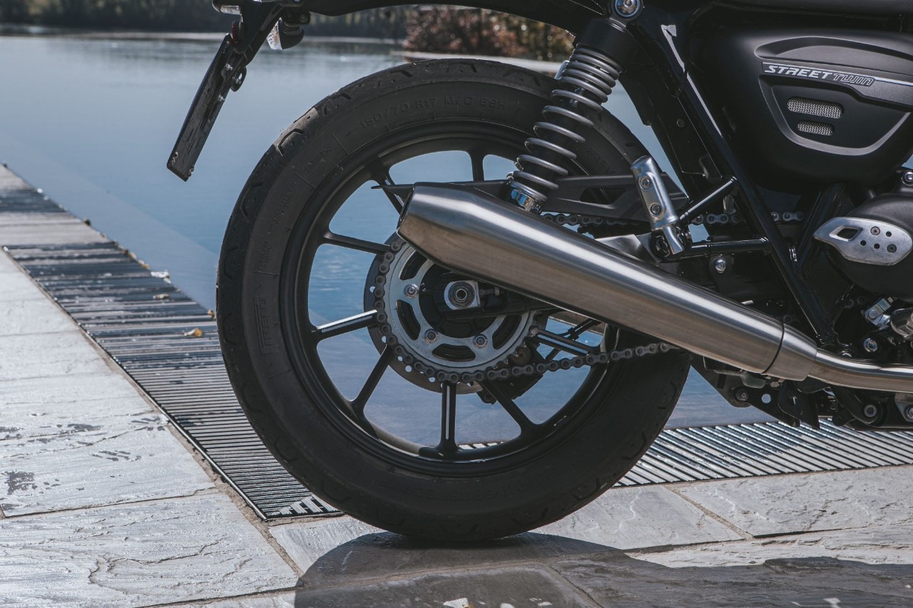 Triumph Street Twin VS Bonneville T100: sfida in famiglia